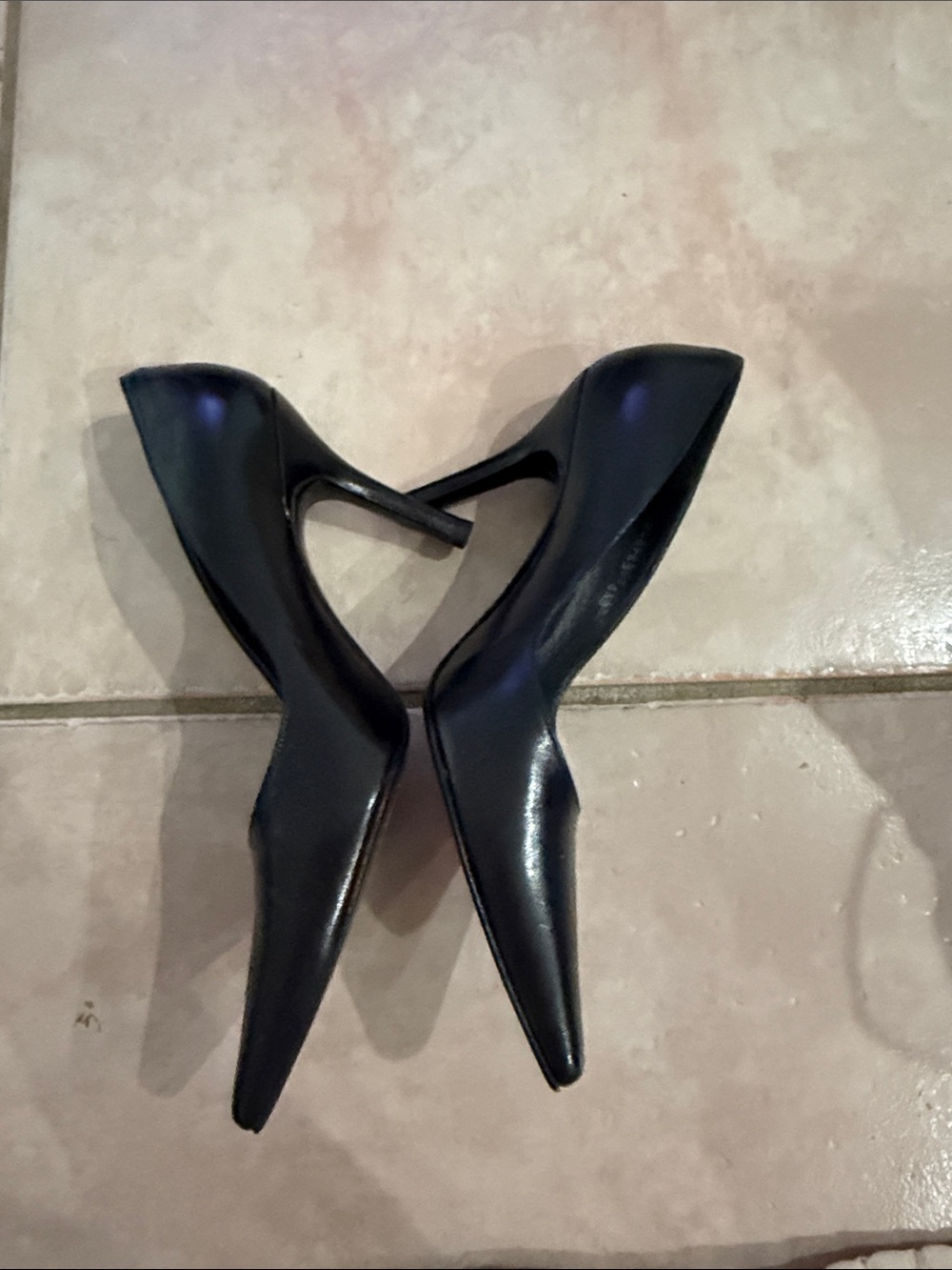 Stuart Weitzman Black Pointed Leather Pumps - Classic Heel size 6 1/2 @@@@ - Picture 8 of 9